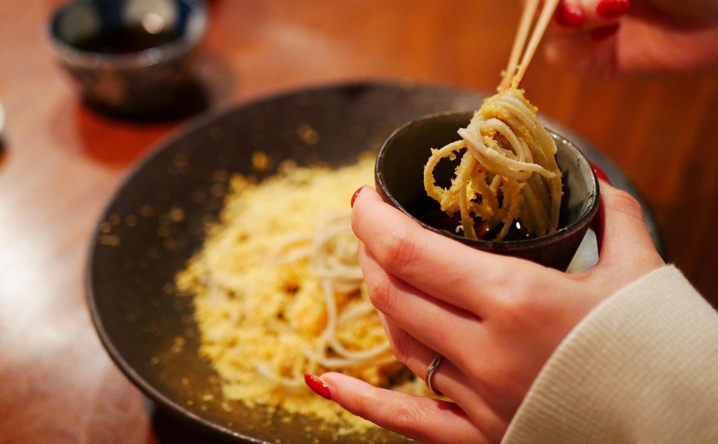 代々木上原駅近くの昼飲みができる居酒屋です。海鮮やお蕎麦などの和食と共にお酒をどうぞ。